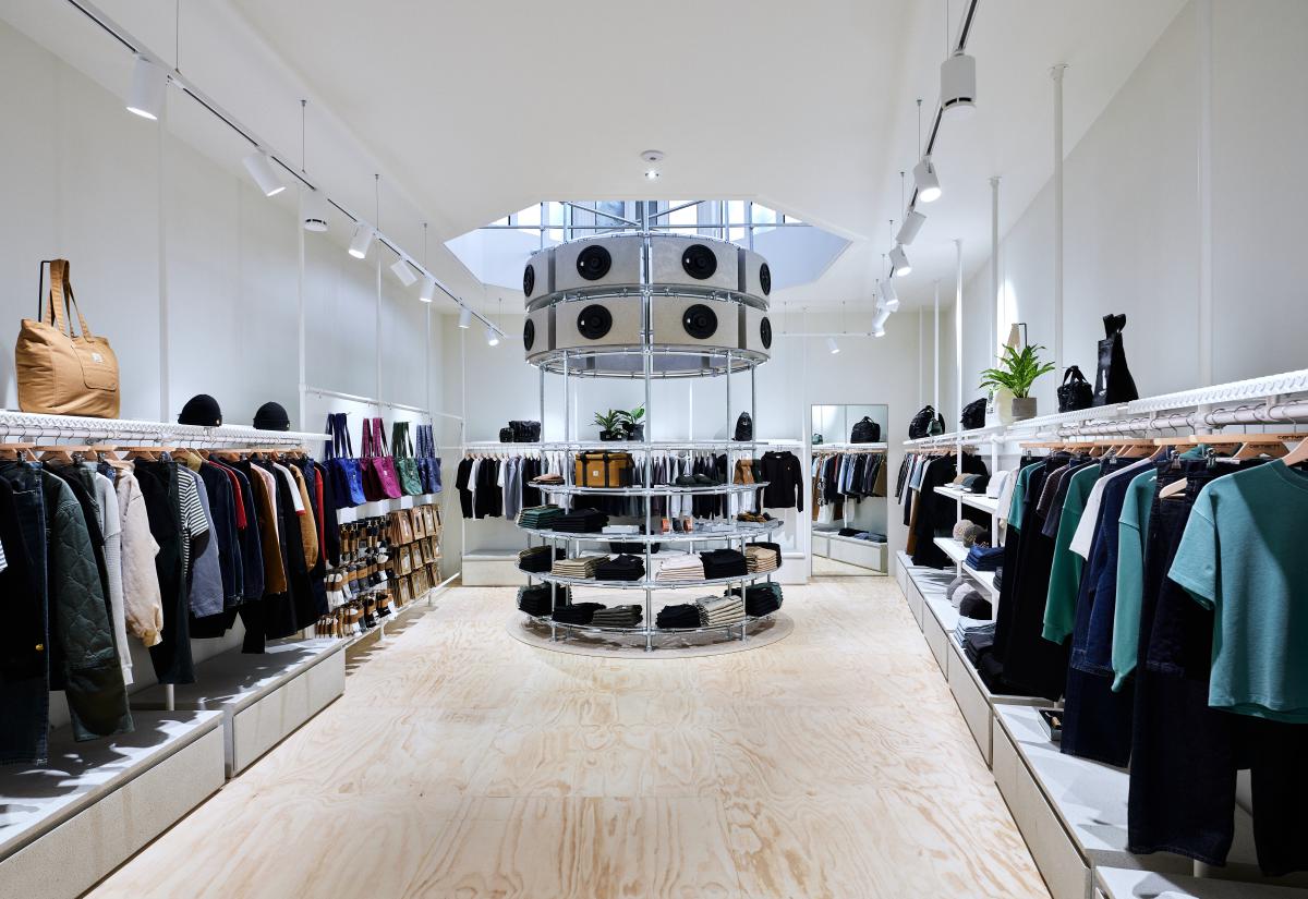 Winkelinterieur met AV-installatie